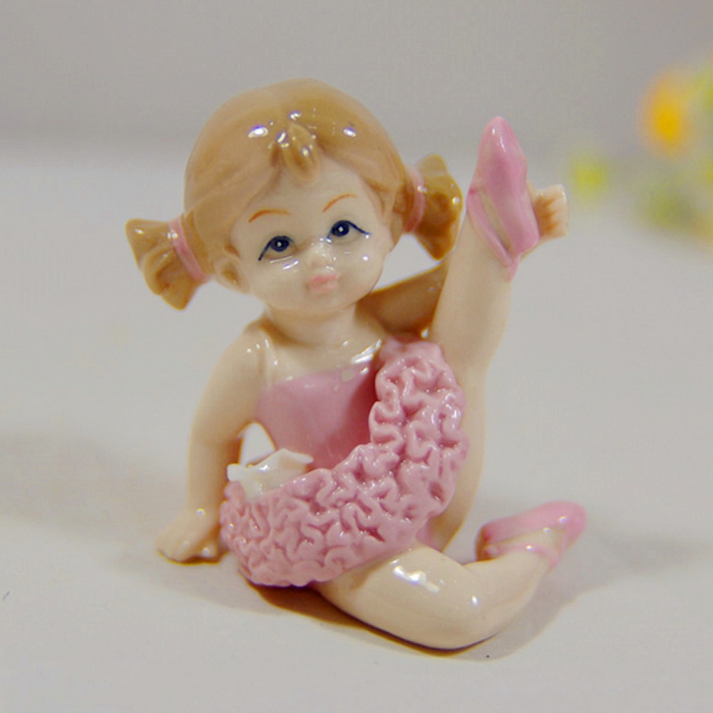 Popular Wedding Decoration Ceramic Girl Figurine