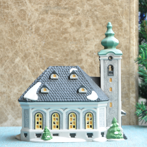 New Design Wholesale Christmas Ceramic House Decoration 