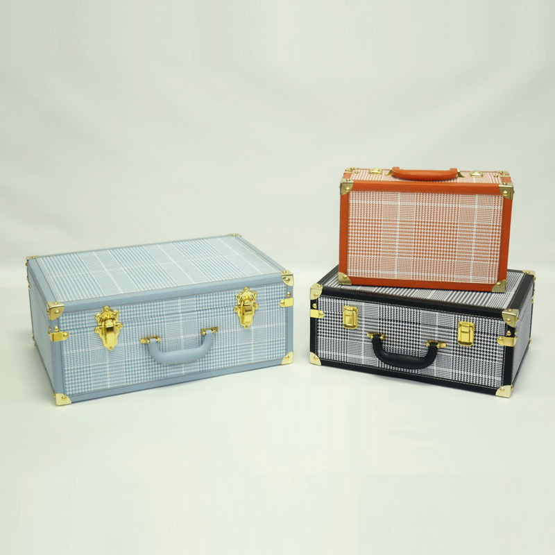 Custom High Quality Faux Leather Decorative Vintage Suitcase Wood Frame Travel Suitcase